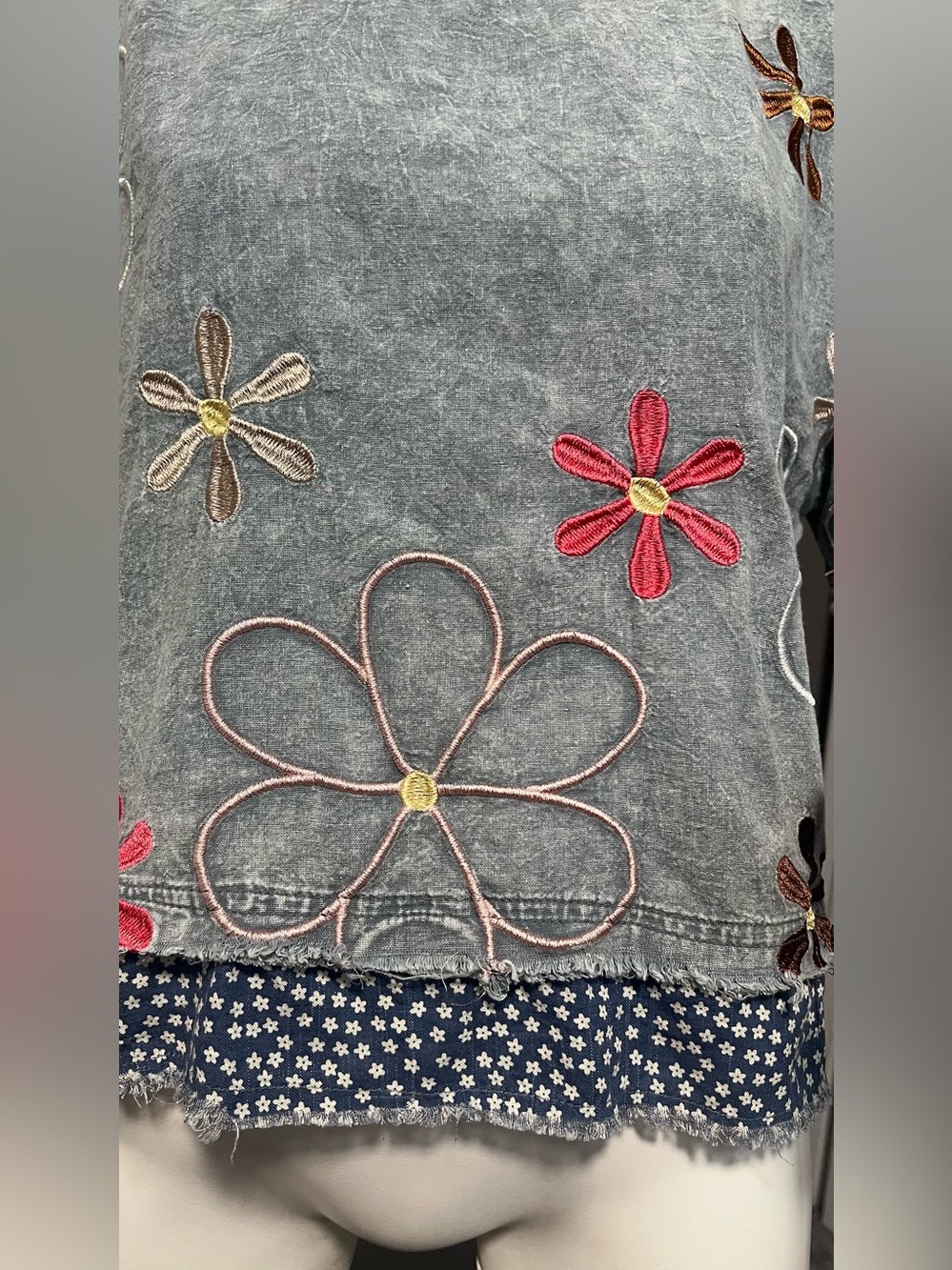 Oli and Hali slate blue floral embroidered top size S - Picture 7 of 12